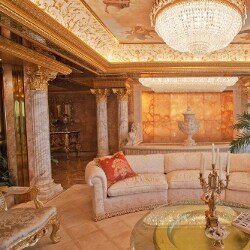 Una veduta interna dell'attico superlusso dove vivono Donald e la moglie Melania a New York (Ansa)